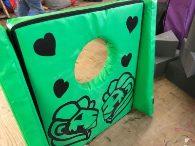 Head in Hole LION Peep Board