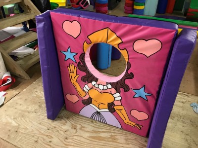 Head in Hole PRINCE or PRINCESS Peep Board