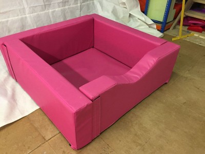 PINK  Ball Pond with dip at front  4.6ft  x 4